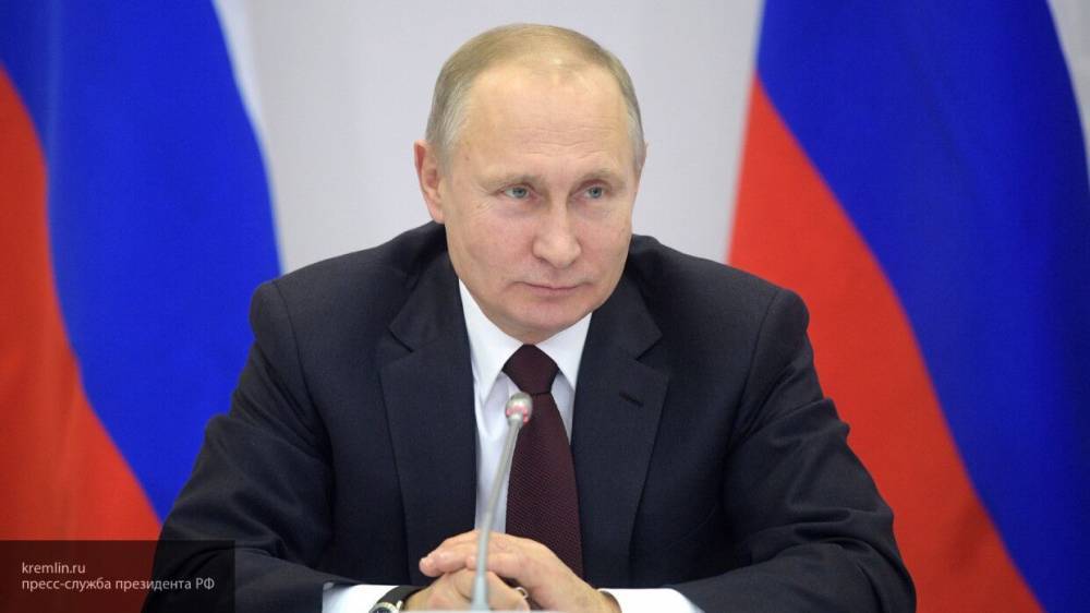 Путин: оперативные меры помогли сдержать массовое распространение COVID-19