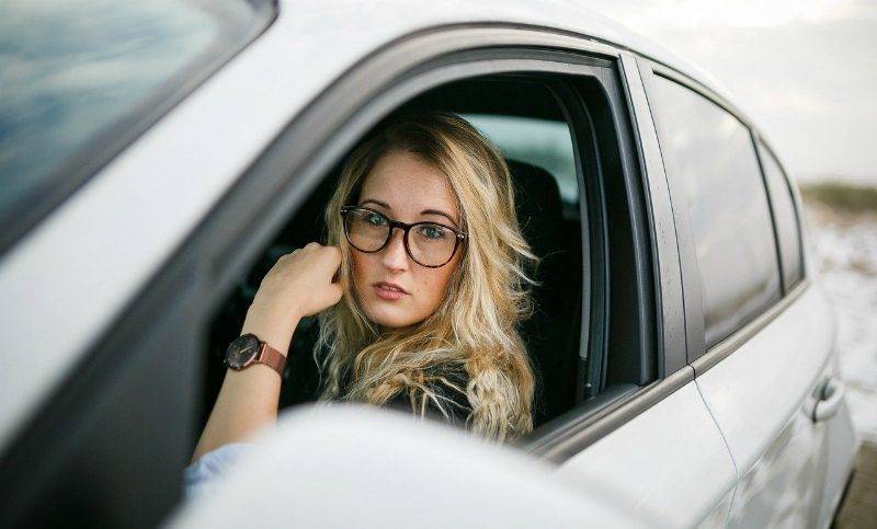 Россияне положительно оценили женщин-таксистов
