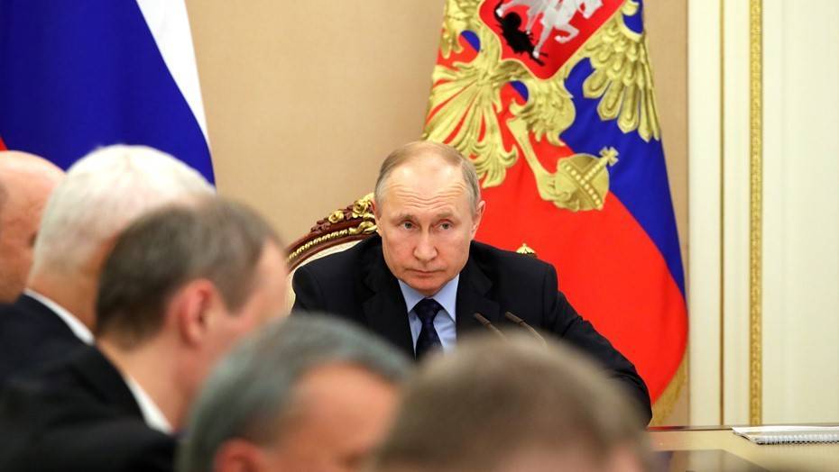 Путин возмутился высокими ценами на бензин в России