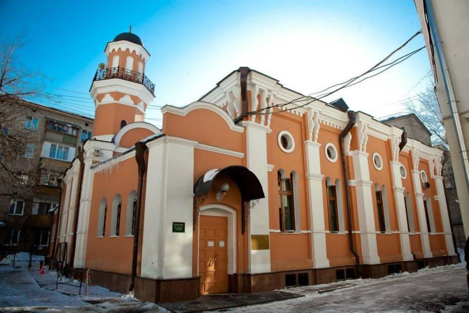 Коллективные пятикратные и пятничные молитвы приостановят в мечетях Москвы