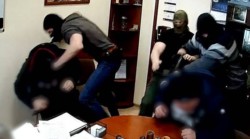 Сотрудники ФСБ задержали жителей Кузбасса, подозреваемых в вымогательстве