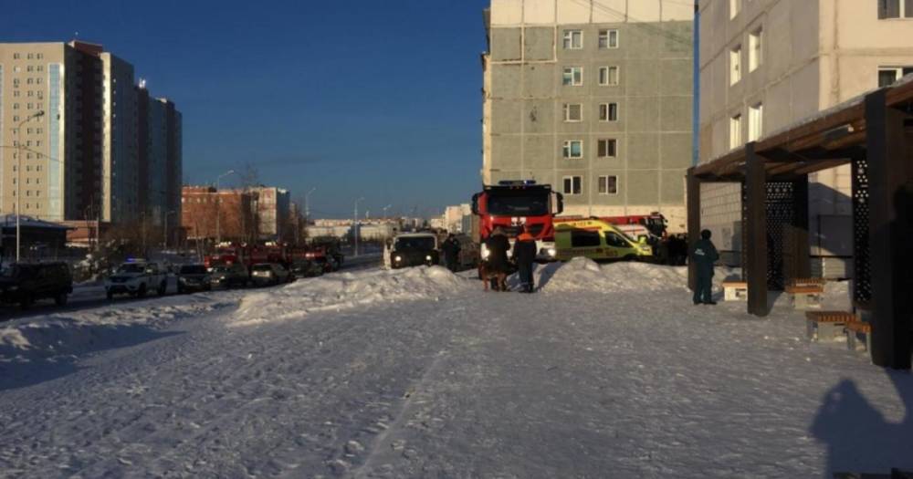 Трое жильцов госпитализированы при пожаре в жилом доме Якутска