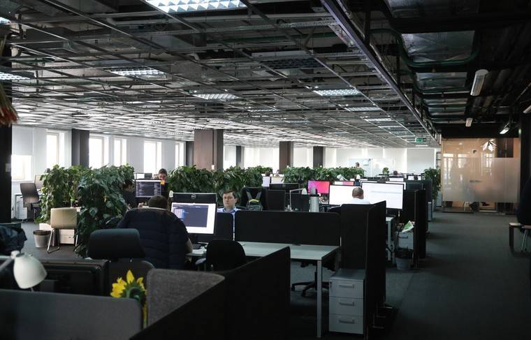 Более половины россиян работают эффективнее в офисе, чем из дома
