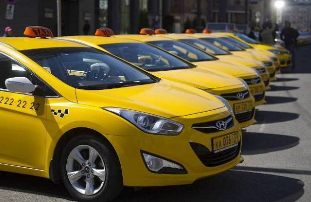 Российские сервисы такси вводят полную дезинфекцию автомобилей