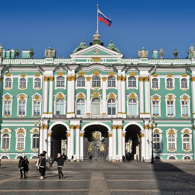 Закрытые музеи Петербурга наладят онлайн-экскурсии и трансляции с показом коллекций