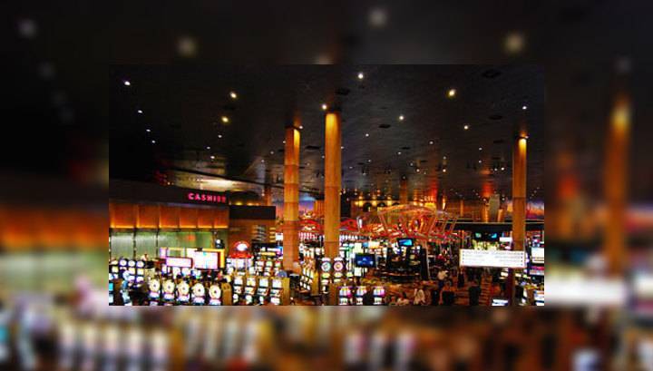 Все казино Лас-Вегаса закроют на месяц из-за коронавируса