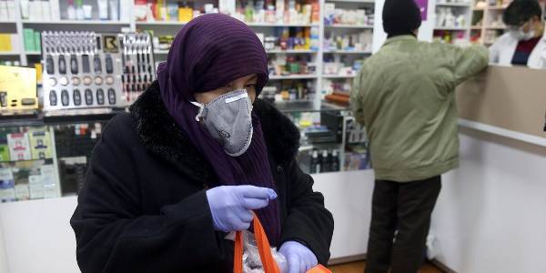 СМИ: Долгожительница Ирана поборола коронавирусную инфекцию