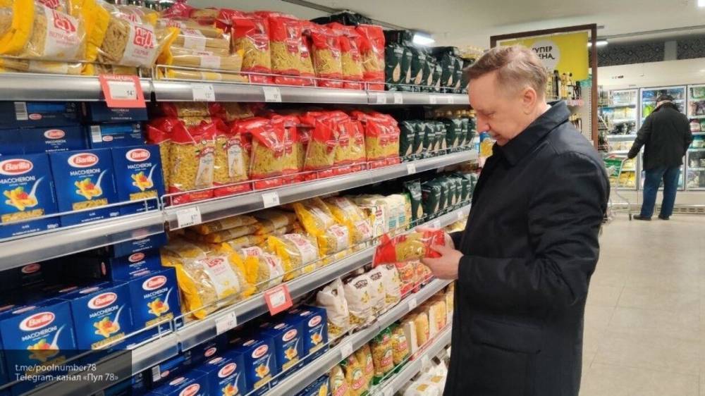 Беглов проверил количество продуктов долгого хранения в магазинах Петербурга
