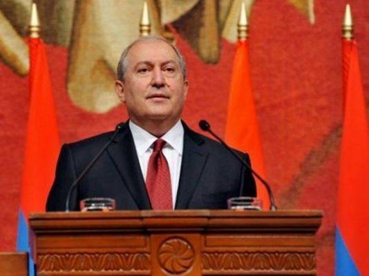 Президент и министр Армении «скинулись» на борьбу с коронавирусом