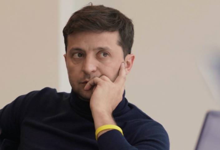 «Это я убила Эрику»: украинское ТВ сопроводило странными титрами выступление Зеленского