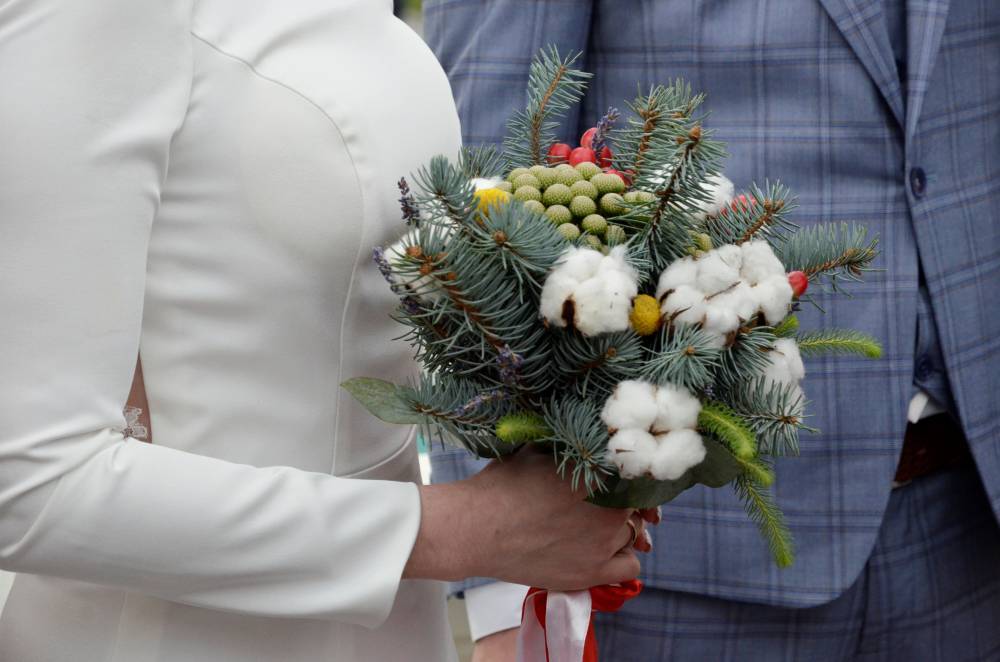 Более 830 пар в Москве подало заявления на регистрацию брака на Красную горку