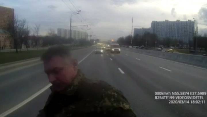 Водитель чудом вышел невредимым из страшной аварии на юге Москвы