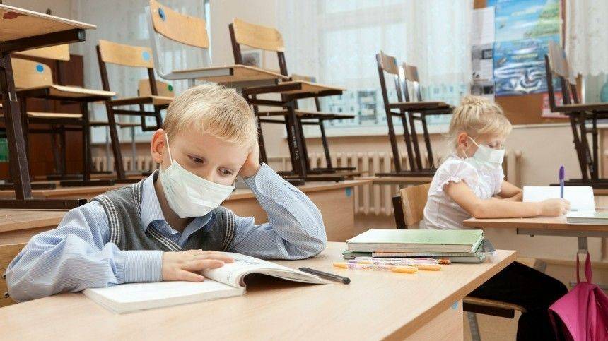 Российские школы уходят на трехнедельные каникулы из-за ситуации с коронавирусом