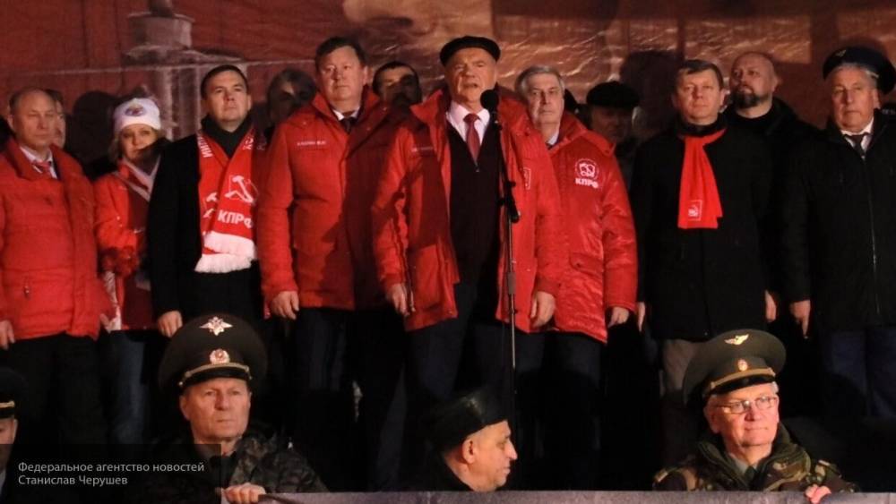 Простаков осудил коммунистов за решение вывести людей на митинг во время эпидемии
