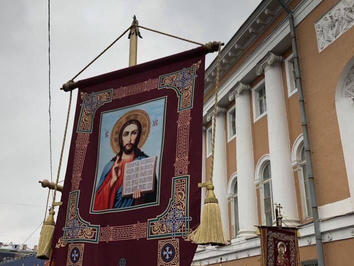 В РПЦ призвали отказаться от крестных ходов во время коронавируса