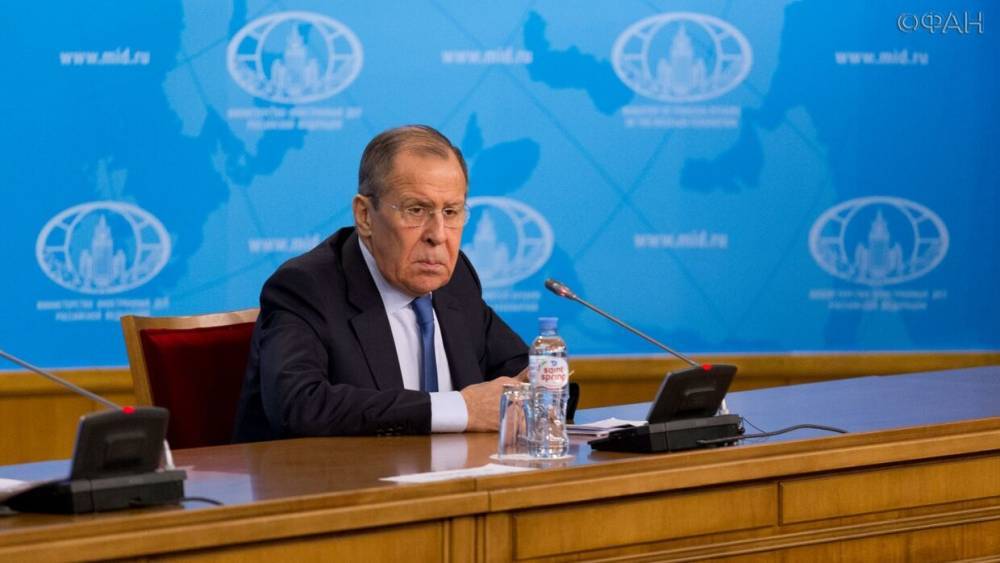 Лавров осудил взгляд НАТО на отношения с Россией