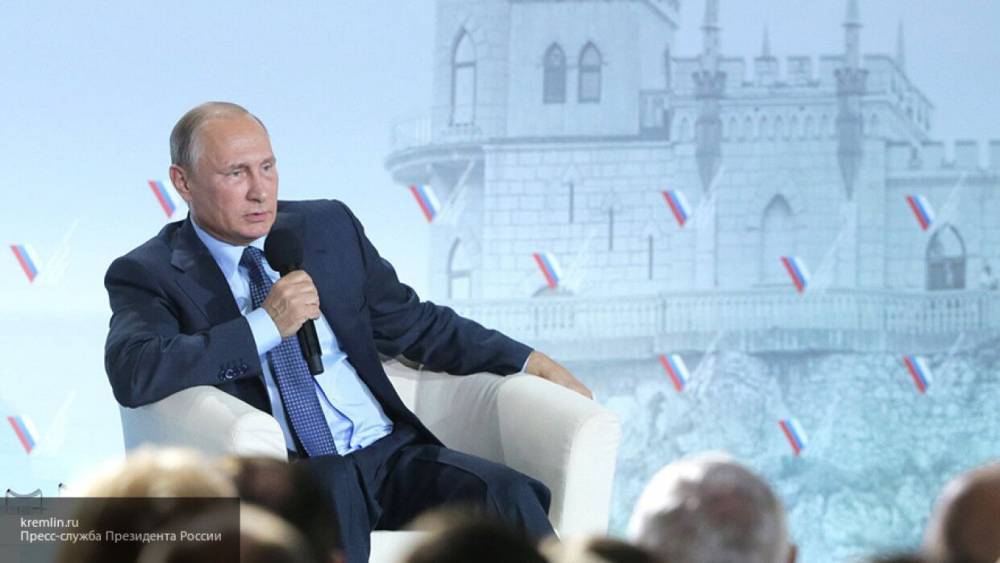 Президент России прибыл в Крым с рабочей поездкой