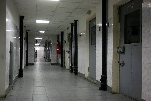 В российских тюрьмах и лагерях отменили все свидания