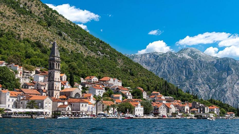 Власти Черногории разрешили вылет российских туристов