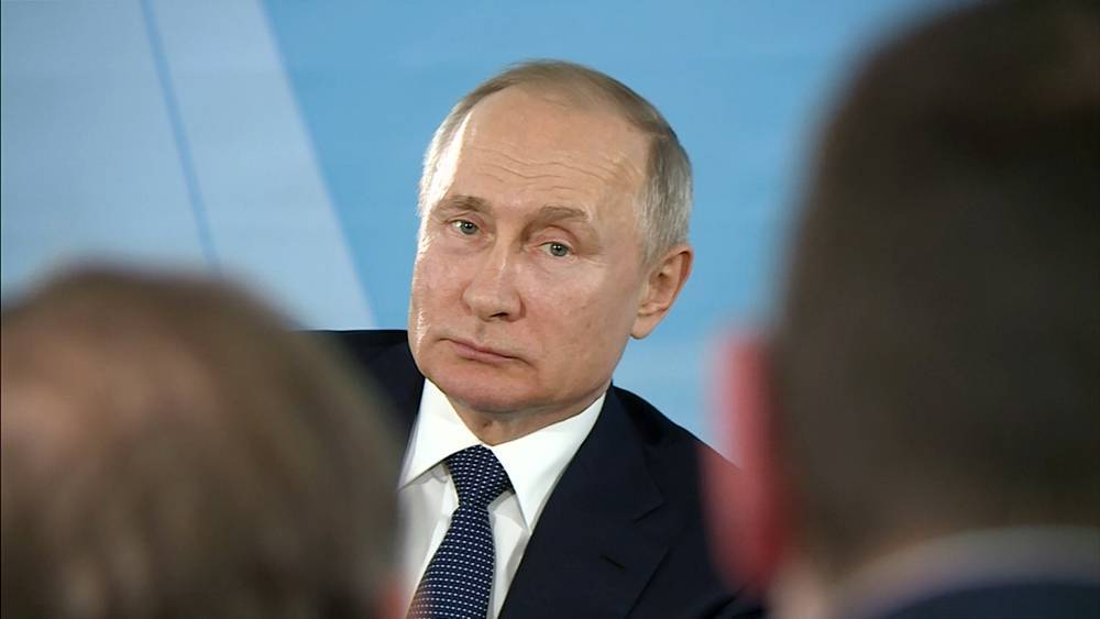 Путин допустил проведение голосования по Конституции на дому