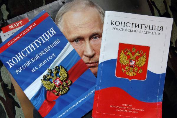 Путин допустил проведение голосования об изменении Конституции на дому