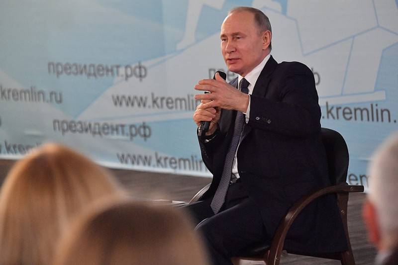Владимир Путин: Если ситуация с коронавирусом будет неблагоприятной, голосование по поправкам перенесем на более поздний срок