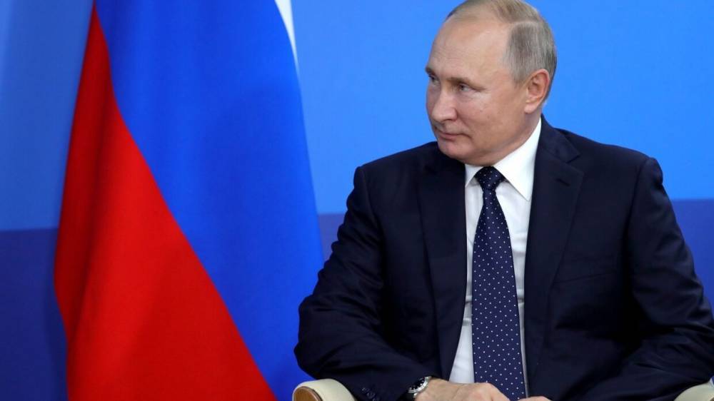 Путин пообещал помощь россиянам, которые не могут вернуться домой из-за коронавируса
