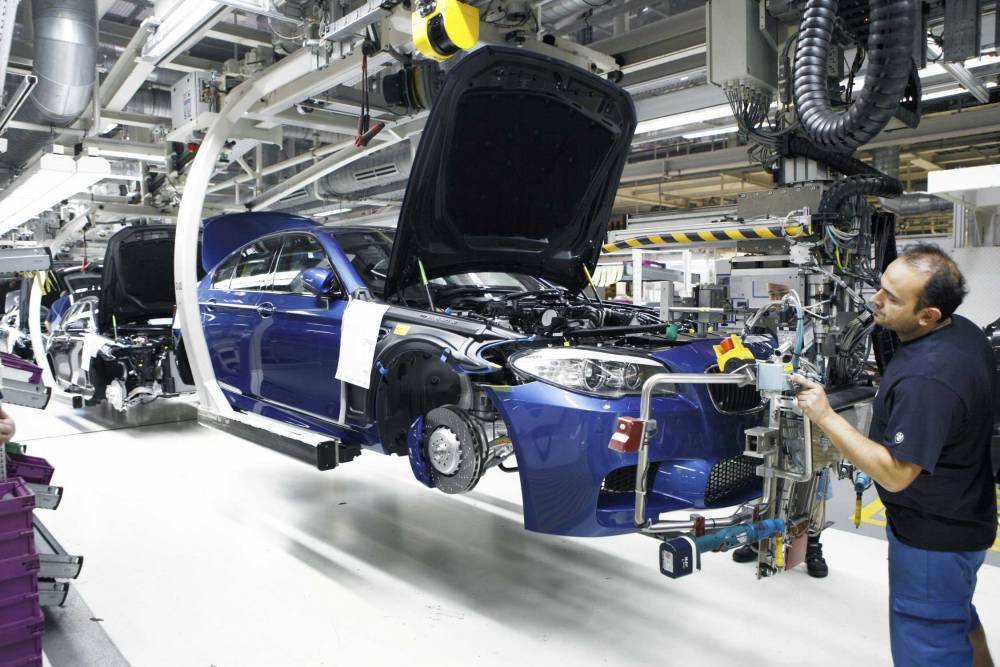 Заводы BMW и Honda временно прекратят работу в Европе и США