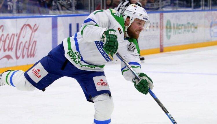Шведский хоккеист «Салавата Юлаева» Умарк призвал КХЛ остановить сезон