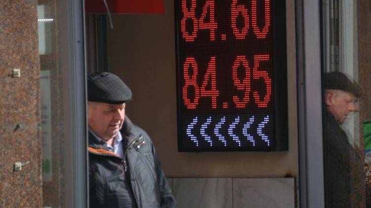 Что происходит с курсом рубля и ценой на нефть