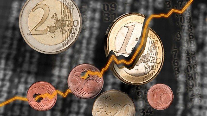 Евро впервые за четыре года превысил 89 рублей