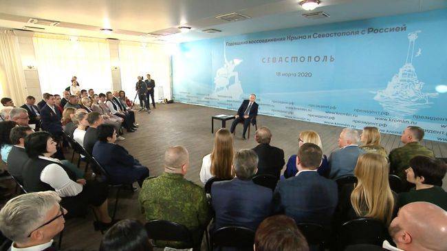 Путин посоветовал не ставить Лукашенко в трудное положение из-за Крыма