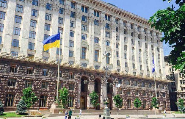 В Киеве власти будут возить на работу полицейских и медиков