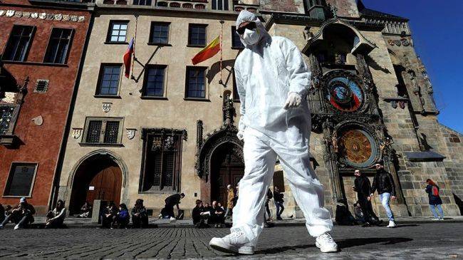 В Чехии запретили появляться в общественных местах без масок