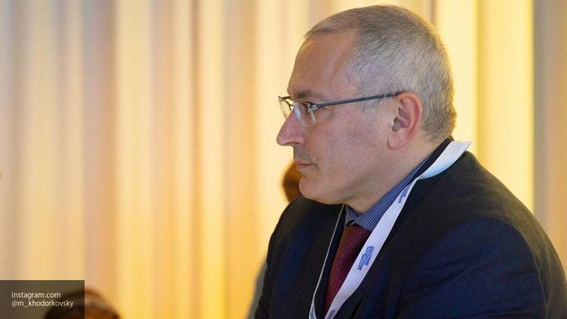 Директор "АВК": квалификации Ходорковского хватит только на работу грузчиком