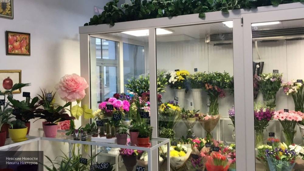 Покупатель с ножом заставлял флориста раздеться в цветочном магазине Новосибирска