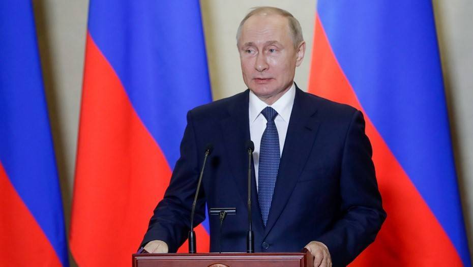 Путин призвал быть "готовыми к любому развитию событий" из-за коронавируса