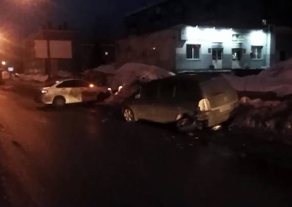 Врезался и перевернулся: появились кадры смертельного ДТП в кузбасском городе