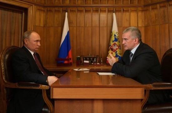Владимир Путин провел рабочую встречу с главой Республики Крым
