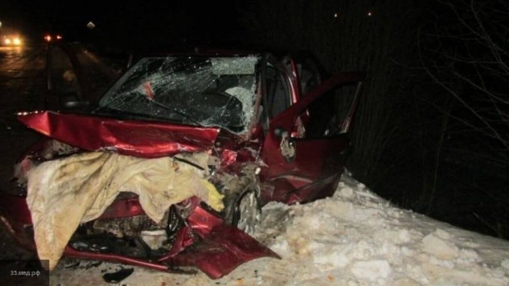Пассажира вырезали из разбитой машины в Петербурге
