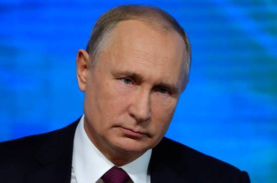 Путин призвал готовиться к любому развитию событий в связи с коронавирусом