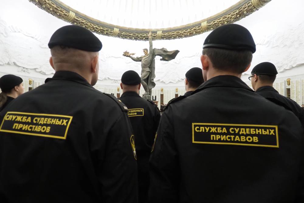 Судебные приставы Москвы временно приостановили прием граждан