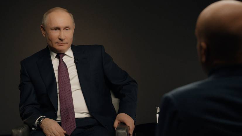 «Я работаю каждый день, я не царствую»: Путин о вертикали власти и планах после 2024 года