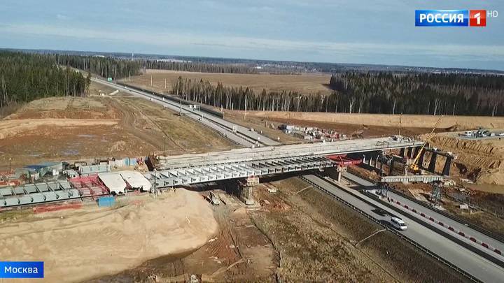 Строительство ЦКАД: над трассой М11 надвигают мост