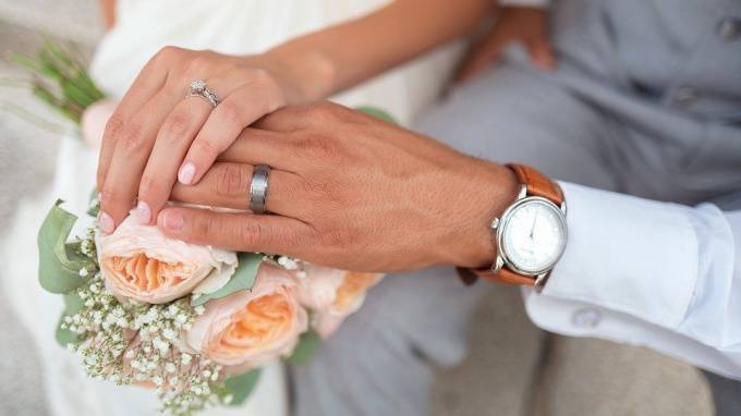 Петербуржцам посоветовали не играть свадьбы до 30 апреля