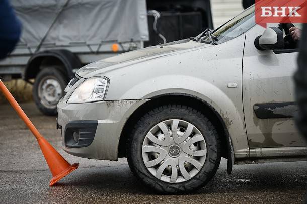 Сыктывкарцу предстоит суд из-за припаркованного возле театра автомобиля