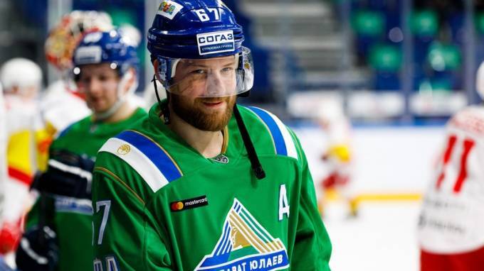 Нападающий "Салавата Юлаева" Линус Умарк не собирается доигрывать сезон в КХЛ