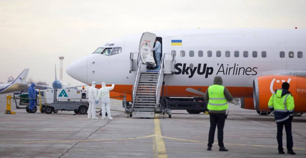 Украинские авиакомпании дерут три шкуры с застрявших за границей сограждан