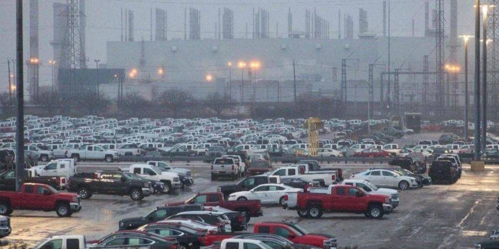 "Большая тройка" Детройта закрывает все свои заводы в Америке