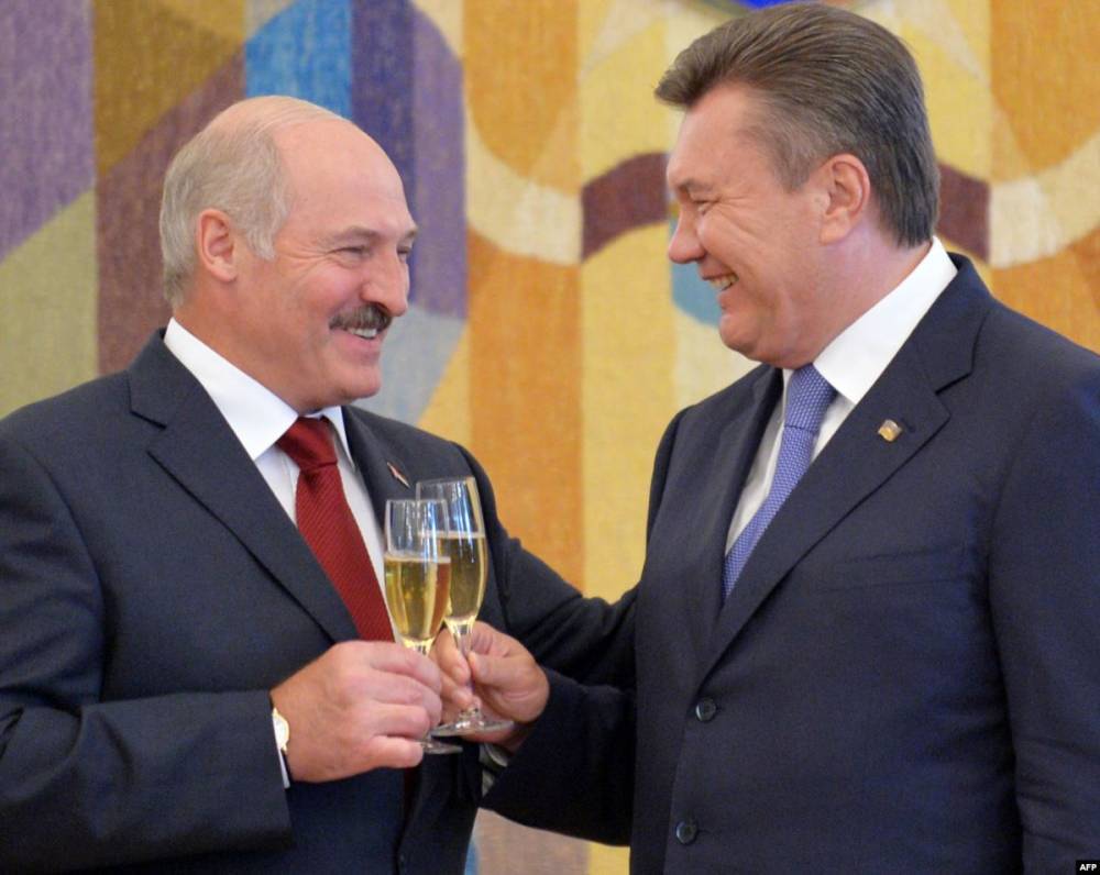 Украинский политик – Лукашенко: Хватит сидеть на двух стульях!